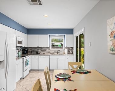 866 N 101 Avenue - Photo Thumbnail 2