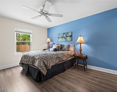 866 N 101 Avenue - Photo Thumbnail 4
