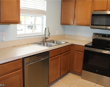 9076 Gervais Circle - Photo Thumbnail 2