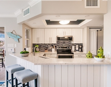 900 Collier Court - Photo Thumbnail 7