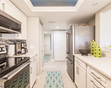 900 Collier Court - Photo Thumbnail 10