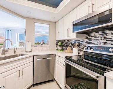 900 Collier Court - Photo Thumbnail 8