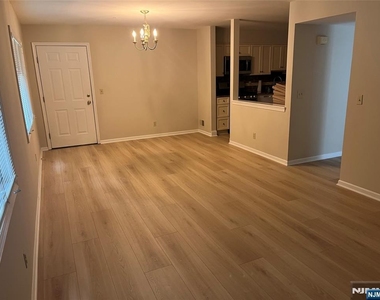118 Orchard Pk - Photo Thumbnail 4