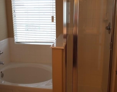 4934 Trailing Clover Court - Photo Thumbnail 7