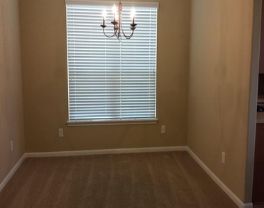 4934 Trailing Clover Court - Photo Thumbnail 3