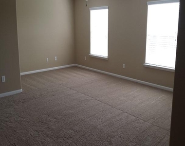 4934 Trailing Clover Court - Photo Thumbnail 8