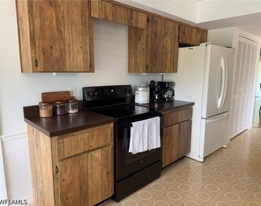 576 Retreat Drive - Photo Thumbnail 4