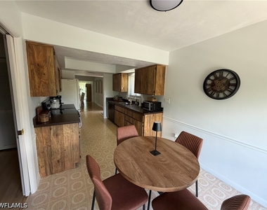 576 Retreat Drive - Photo Thumbnail 5