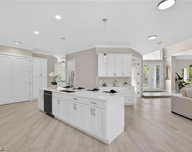 6461 Livingston Woods Lane - Photo Thumbnail 9