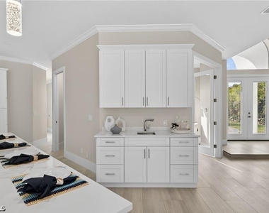 6461 Livingston Woods Lane - Photo Thumbnail 7