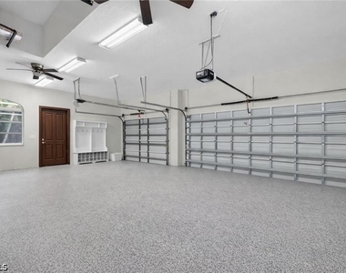 6461 Livingston Woods Lane - Photo Thumbnail 28