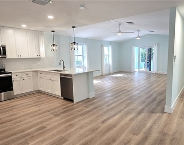 1039 Michigan Avenue - Photo Thumbnail 2