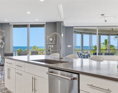 8111 Bay Colony Drive - Photo Thumbnail 15
