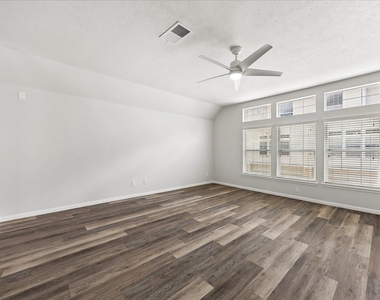 3328 Masters Point Drive - Photo Thumbnail 5