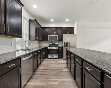 3328 Masters Point Drive - Photo Thumbnail 8