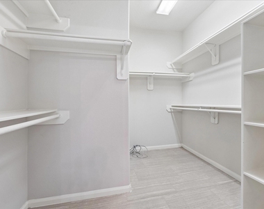 3328 Masters Point Drive - Photo Thumbnail 15