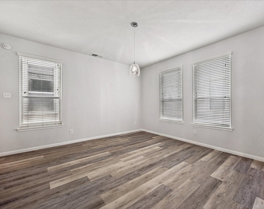 3328 Masters Point Drive - Photo Thumbnail 11