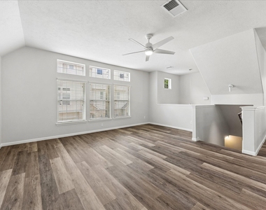 3328 Masters Point Drive - Photo Thumbnail 4