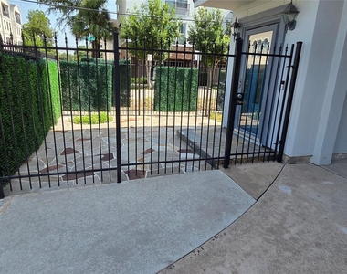 1624 Utah Street - Photo Thumbnail 3