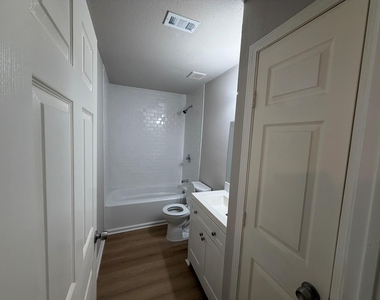 4706 N Wayside - Photo Thumbnail 5