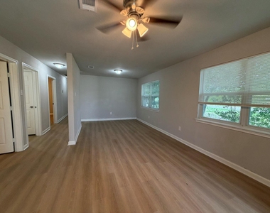 4706 N Wayside - Photo Thumbnail 1