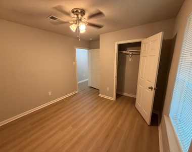 4706 N Wayside - Photo Thumbnail 6