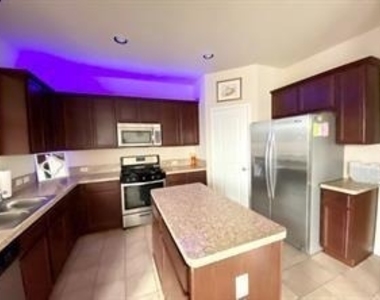 3947 Amalfi Shores Court - Photo Thumbnail 4
