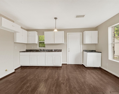 7526 Bywood Street - Photo Thumbnail 6