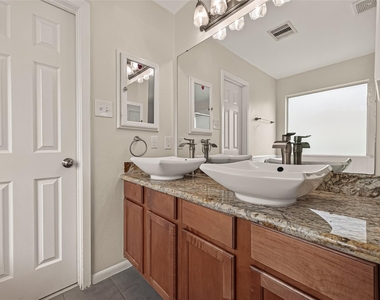 6619 Wellington Meadows Drive - Photo Thumbnail 32