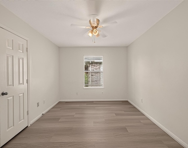 6619 Wellington Meadows Drive - Photo Thumbnail 21