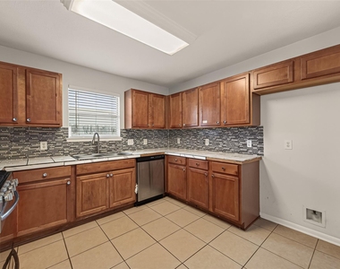 6619 Wellington Meadows Drive - Photo Thumbnail 14