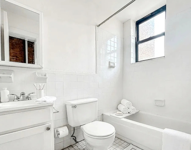 Copy of 325 East 89th Street, Unit 5e - Photo Thumbnail 2