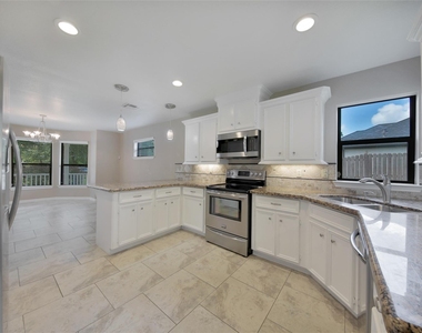 710 W Rollingwood - Photo Thumbnail 9
