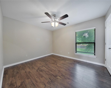 710 W Rollingwood - Photo Thumbnail 12