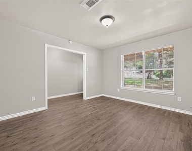 611 Dogwood Trail - Photo Thumbnail 2