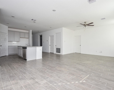5715 Aurora Greens Lane - Photo Thumbnail 6
