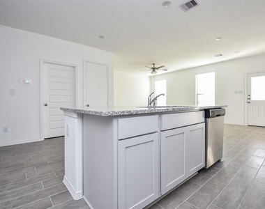 5715 Aurora Greens Lane - Photo Thumbnail 9