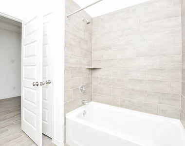 5715 Aurora Greens Lane - Photo Thumbnail 24