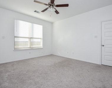 5715 Aurora Greens Lane - Photo Thumbnail 16