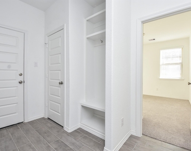 5715 Aurora Greens Lane - Photo Thumbnail 21