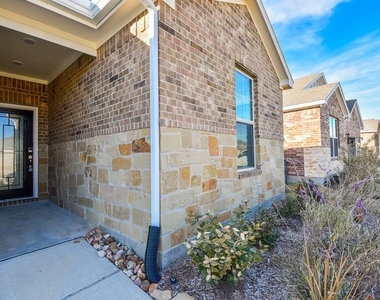 5715 Aurora Greens Lane - Photo Thumbnail 2