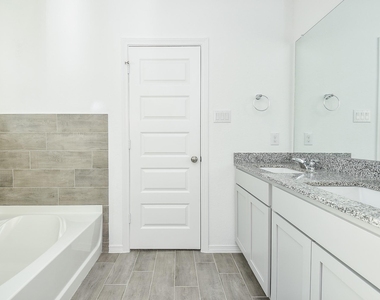 5715 Aurora Greens Lane - Photo Thumbnail 13