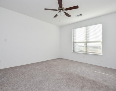 5715 Aurora Greens Lane - Photo Thumbnail 17