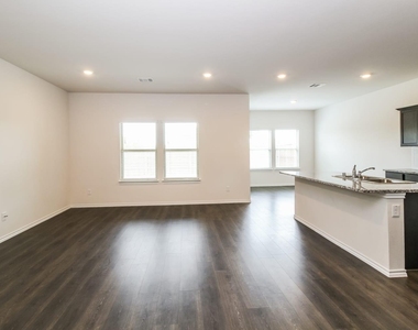 3124 Glazner Drive - Photo Thumbnail 2