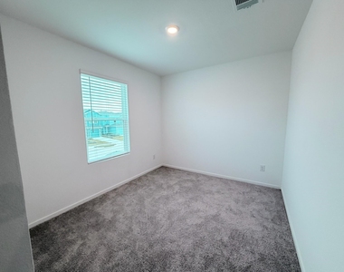 945 Pertuso Lane - Photo Thumbnail 11