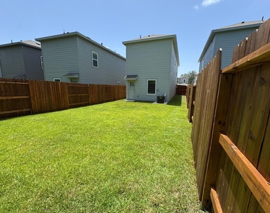 945 Pertuso Lane - Photo Thumbnail 14