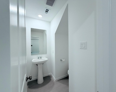 945 Pertuso Lane - Photo Thumbnail 4