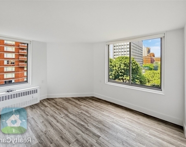 490 2nd Avenue - Photo Thumbnail 4
