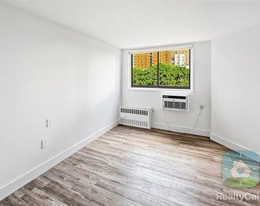 490 2nd Avenue - Photo Thumbnail 7