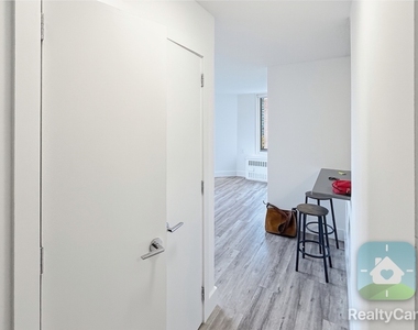490 2nd Avenue - Photo Thumbnail 2